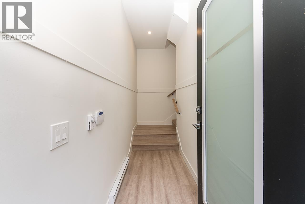 207 7161 17th Avenue, Burnaby, British Columbia  V3N 0K1 - Photo 7 - R3094818