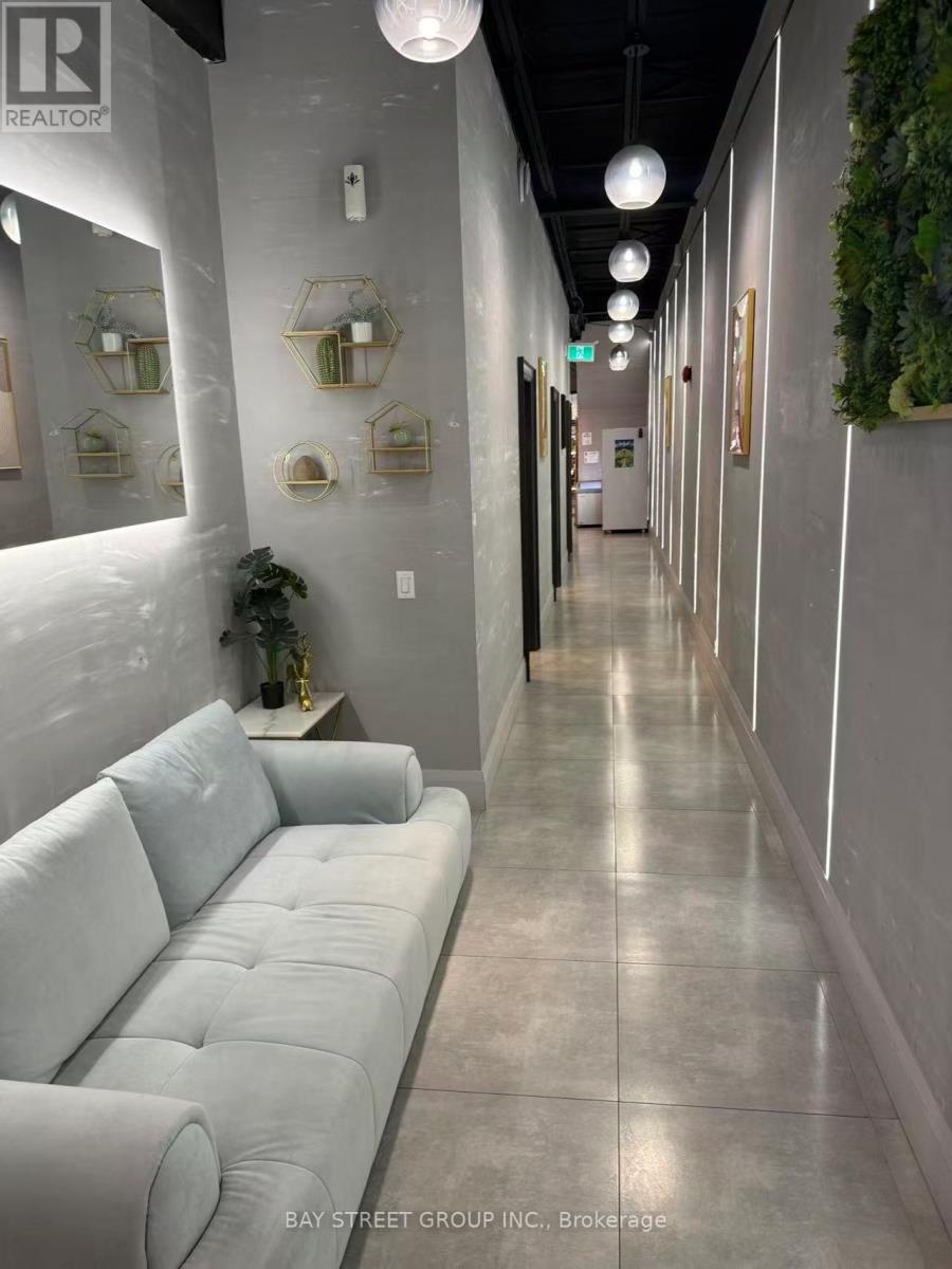 405 DUNDAS STREET W, Toronto, Ontario