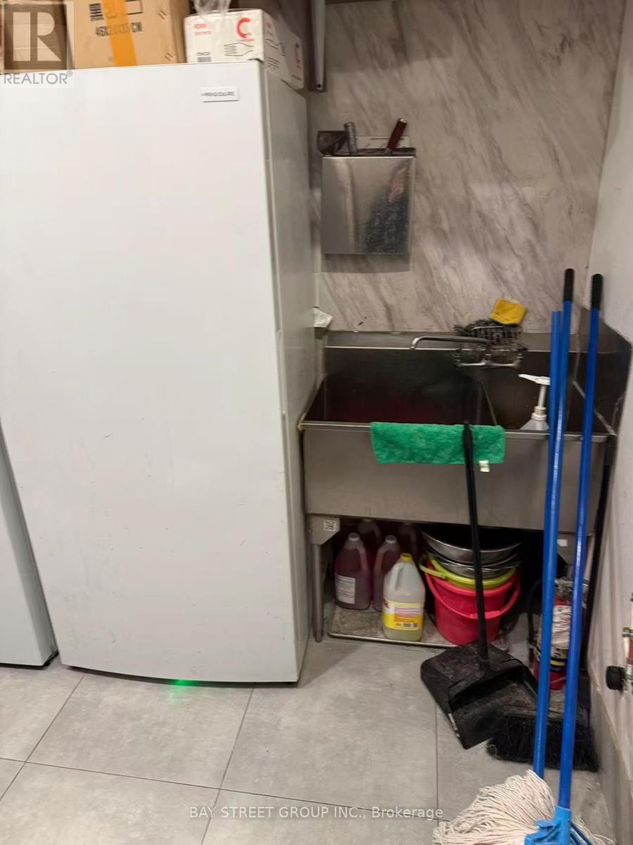 405 Dundas Street W, Toronto, Ontario M5T 1G6 - Photo 15 - C12842210