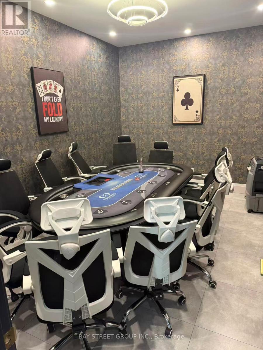 405 Dundas Street W, Toronto, Ontario M5T 1G6 - Photo 2 - C12842210