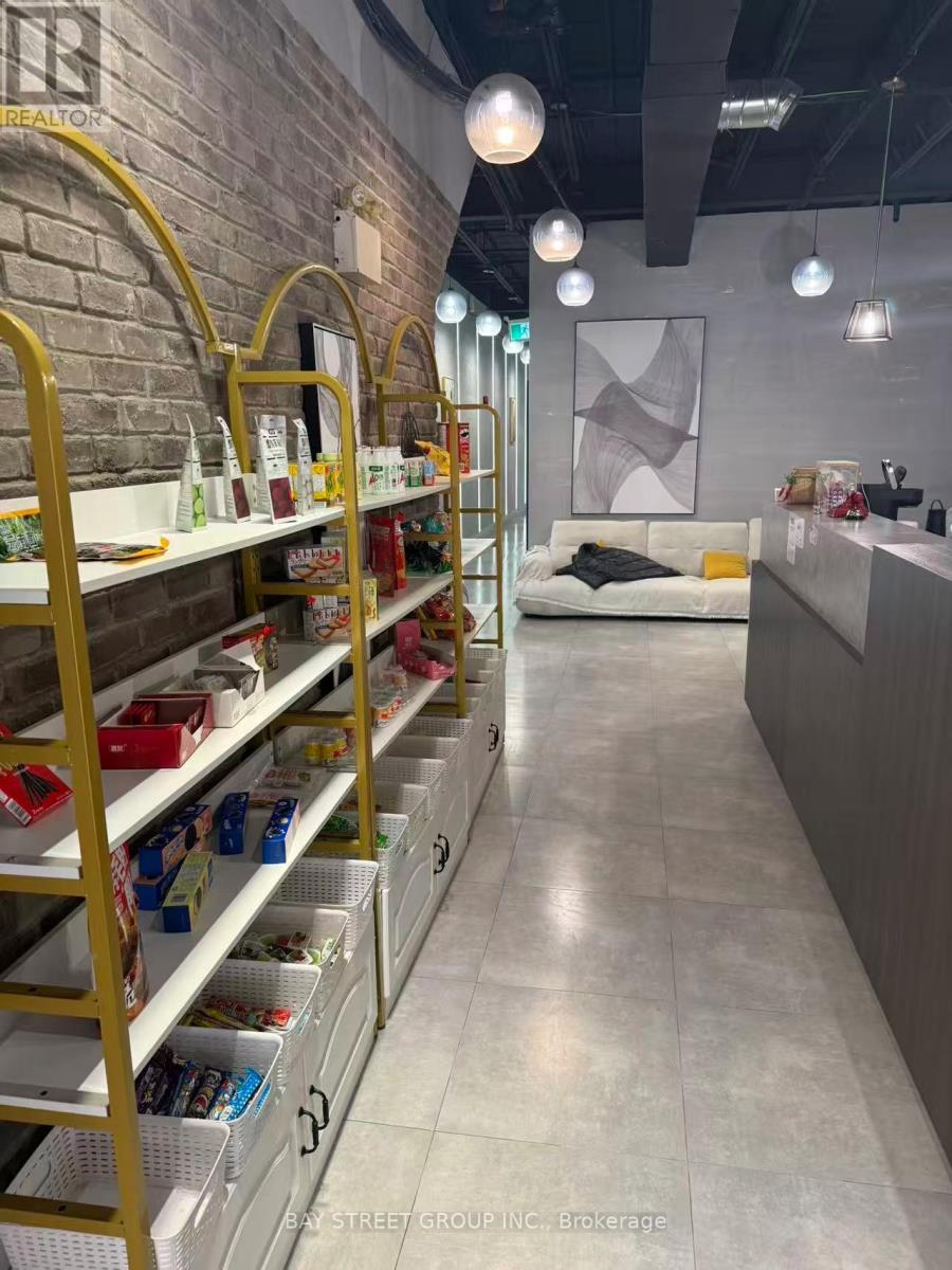 405 Dundas Street W, Toronto, Ontario M5T 1G6 - Photo 3 - C12842210