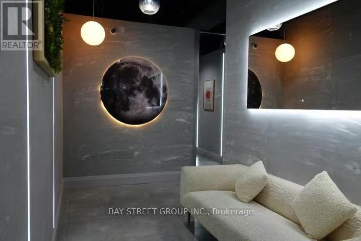 405 Dundas Street W, Toronto, Ontario M5T 1G6 - Photo 4 - C12842210