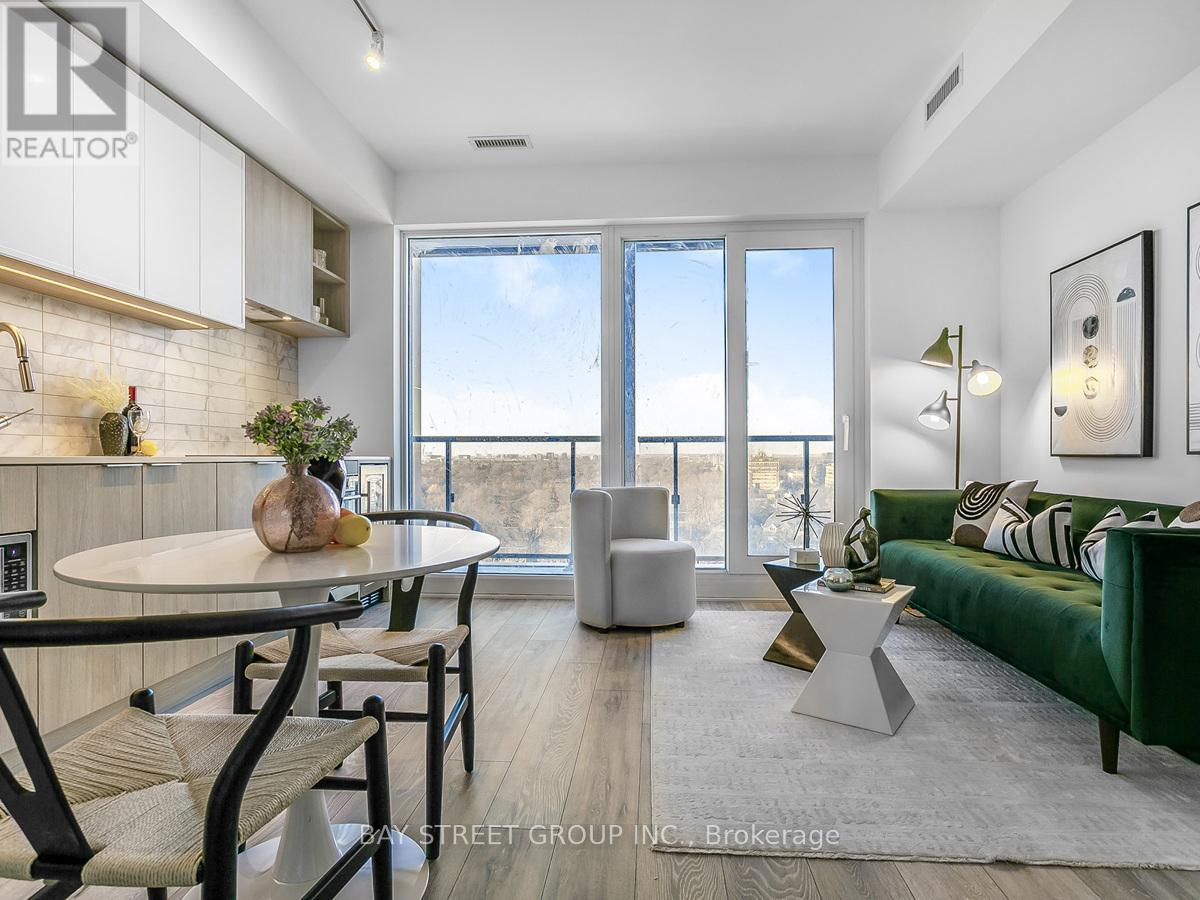 1910 - 2020 Bathurst Street, Toronto, Ontario M5P 0A6 - Photo 2 - C12842222