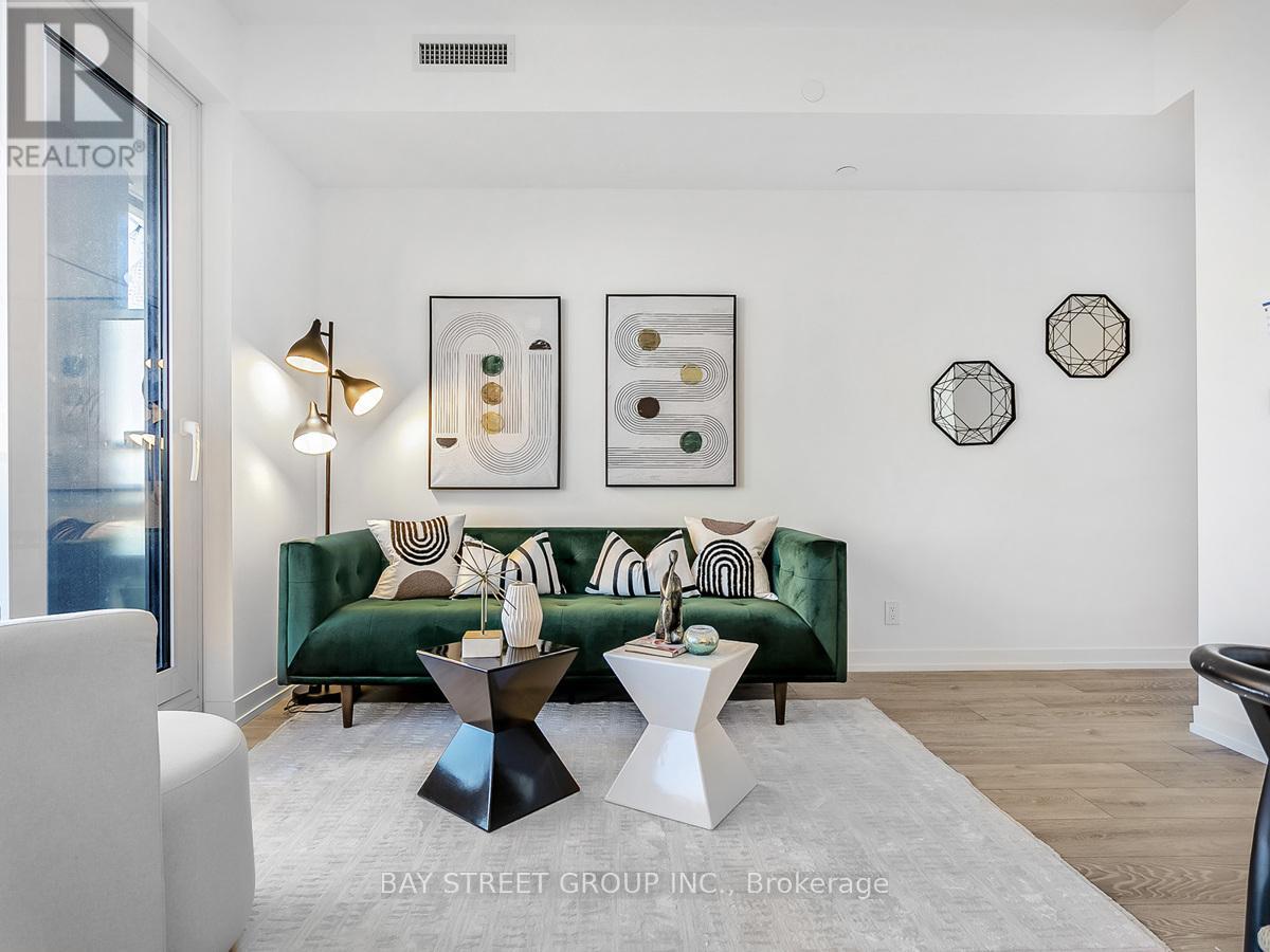 1910 - 2020 Bathurst Street, Toronto, Ontario M5P 0A6 - Photo 4 - C12842222