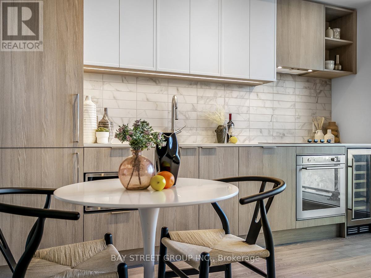 1910 - 2020 Bathurst Street, Toronto, Ontario M5P 0A6 - Photo 8 - C12842222