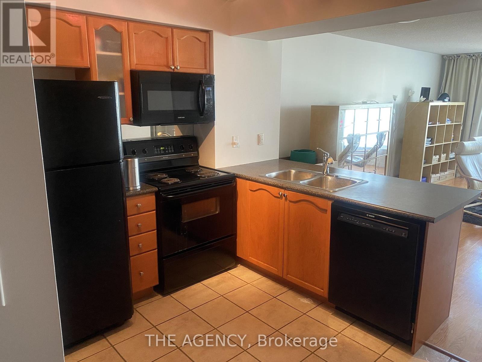 605 - 410 Queens Quay W, Toronto, Ontario  M5V 3T1 - Photo 13 - C12842228