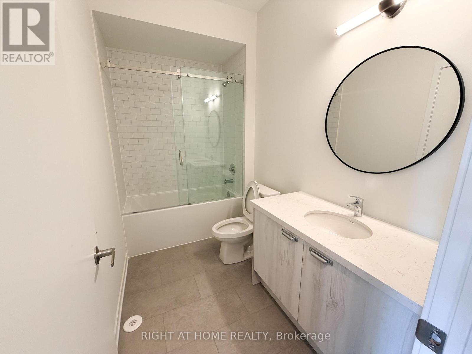 28 Helmkay Avenue, Richmond Hill, Ontario  L4E 3R4 - Photo 11 - N12842200