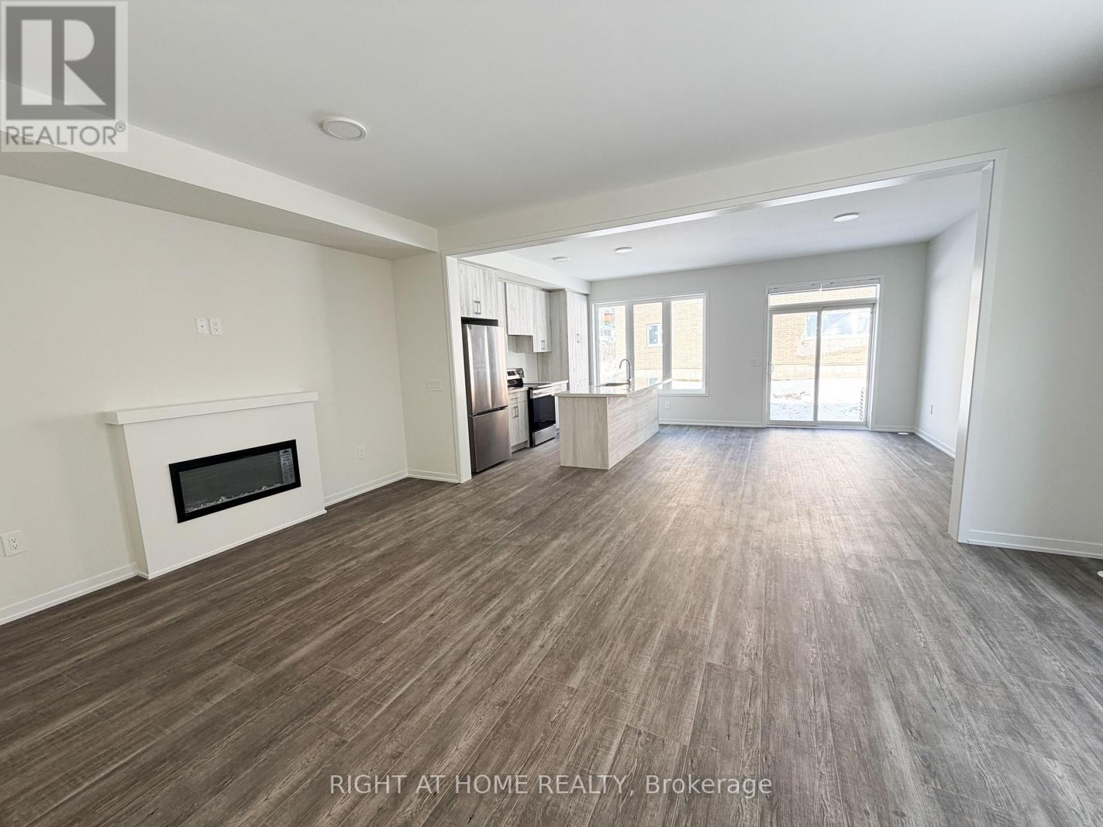 28 Helmkay Avenue, Richmond Hill, Ontario  L4E 3R4 - Photo 2 - N12842200