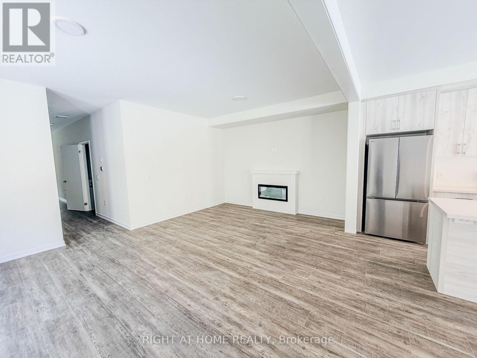 28 Helmkay Avenue, Richmond Hill, Ontario  L4E 3R4 - Photo 9 - N12842200