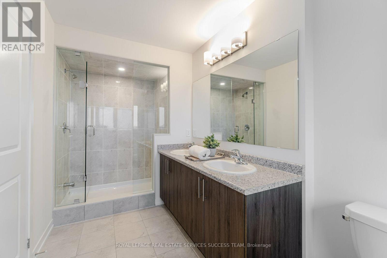 1496 Rose Way, Milton, Ontario  L9E 1V7 - Photo 12 - W12842202