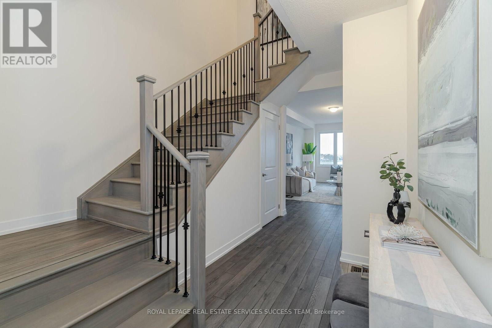 1496 Rose Way, Milton, Ontario  L9E 1V7 - Photo 2 - W12842202