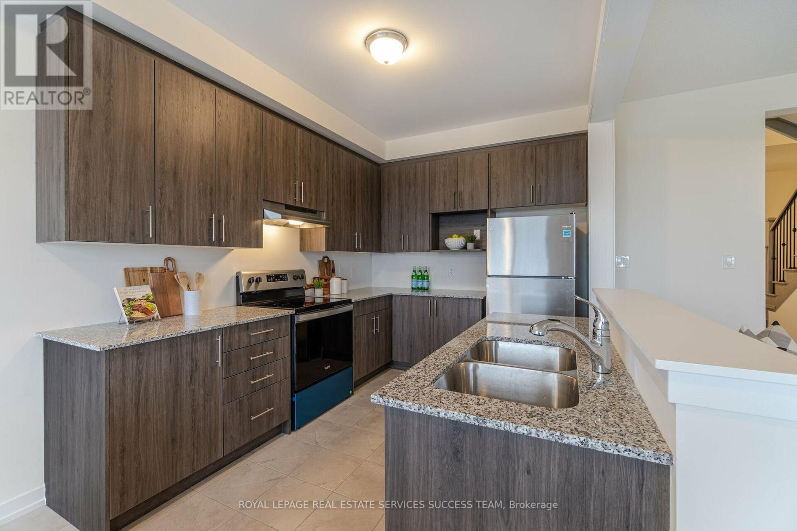 1496 Rose Way, Milton, Ontario  L9E 1V7 - Photo 5 - W12842202