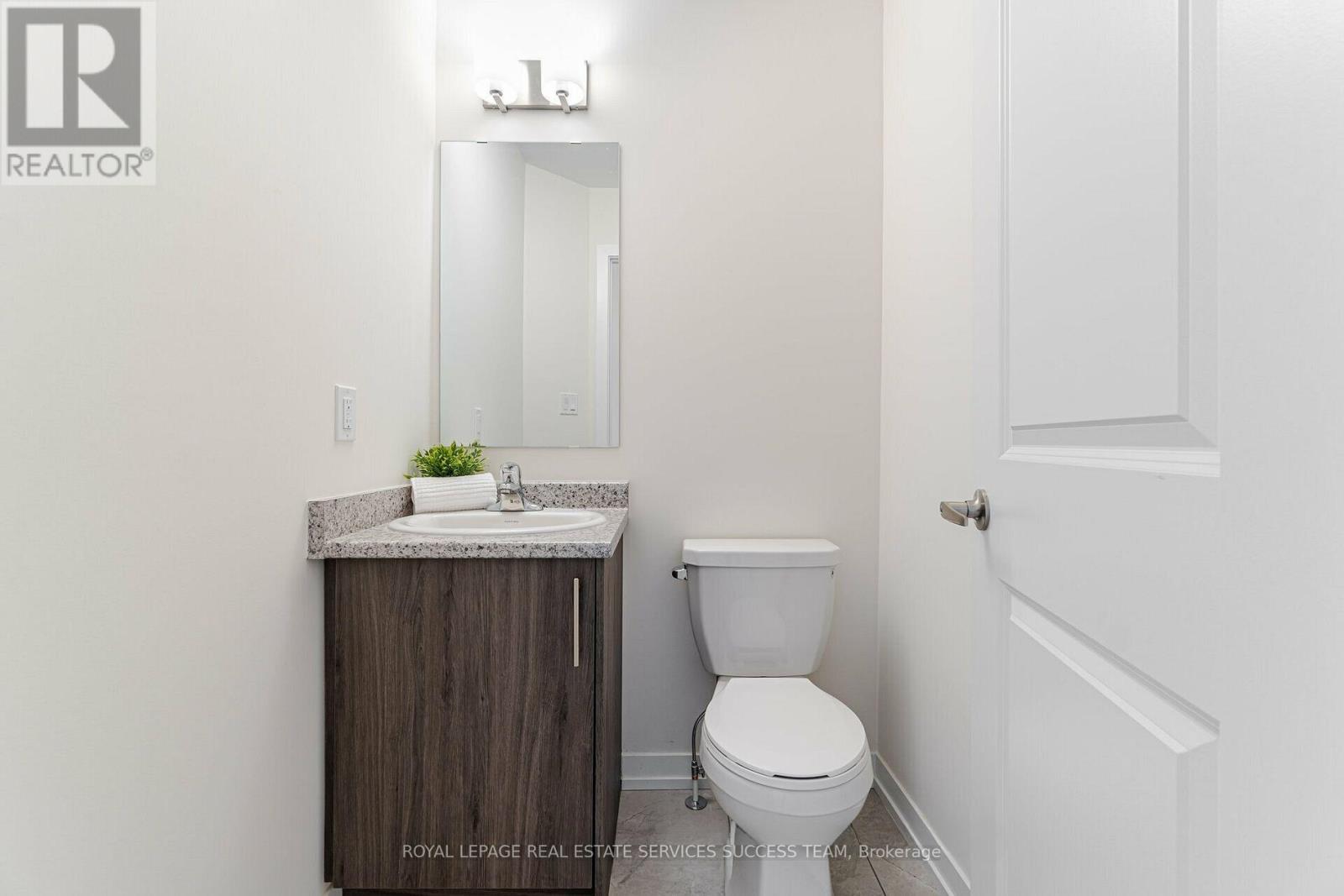 1496 Rose Way, Milton, Ontario  L9E 1V7 - Photo 9 - W12842202