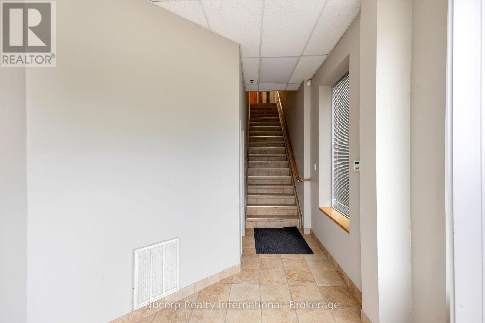 Unit #200 - 2709 Coventry Road, Oakville, Ontario  L6H 5V9 - Photo 3 - W12842214