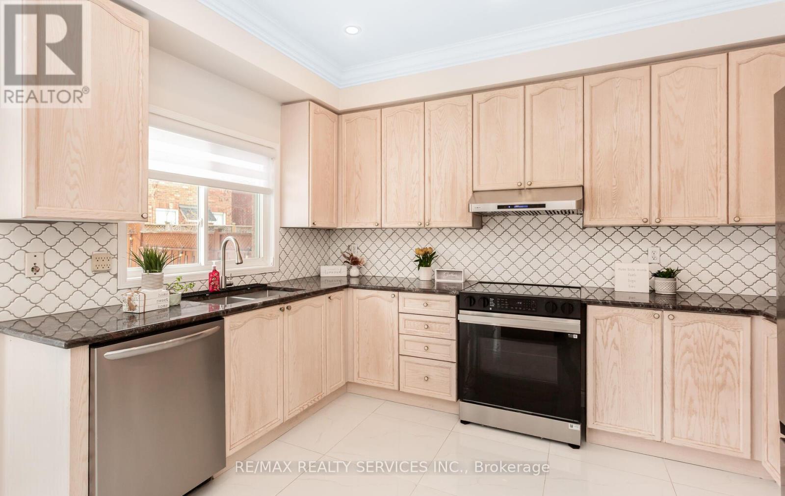 4829 St. Martin Mews, Mississauga, Ontario  L5M 7J9 - Photo 15 - W12842226