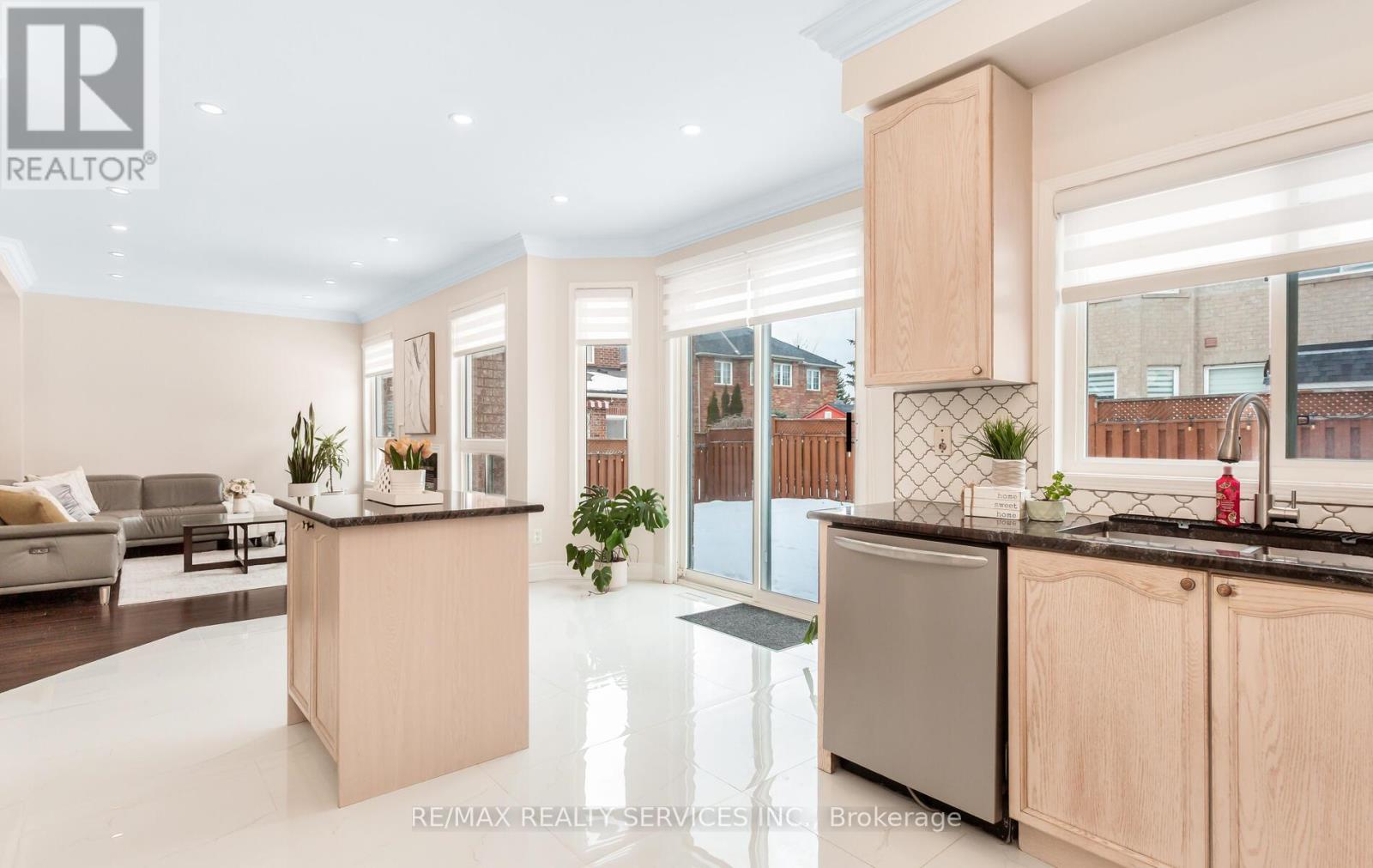 4829 St. Martin Mews, Mississauga, Ontario  L5M 7J9 - Photo 16 - W12842226