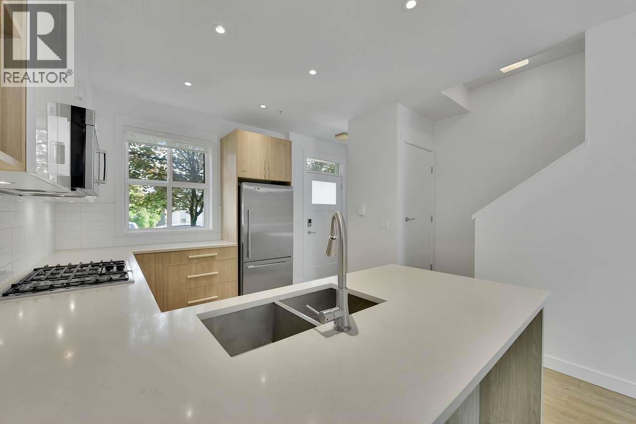 6 7039 Macpherson Avenue, Burnaby, British Columbia  V5J 4N4 - Photo 11 - R3095298