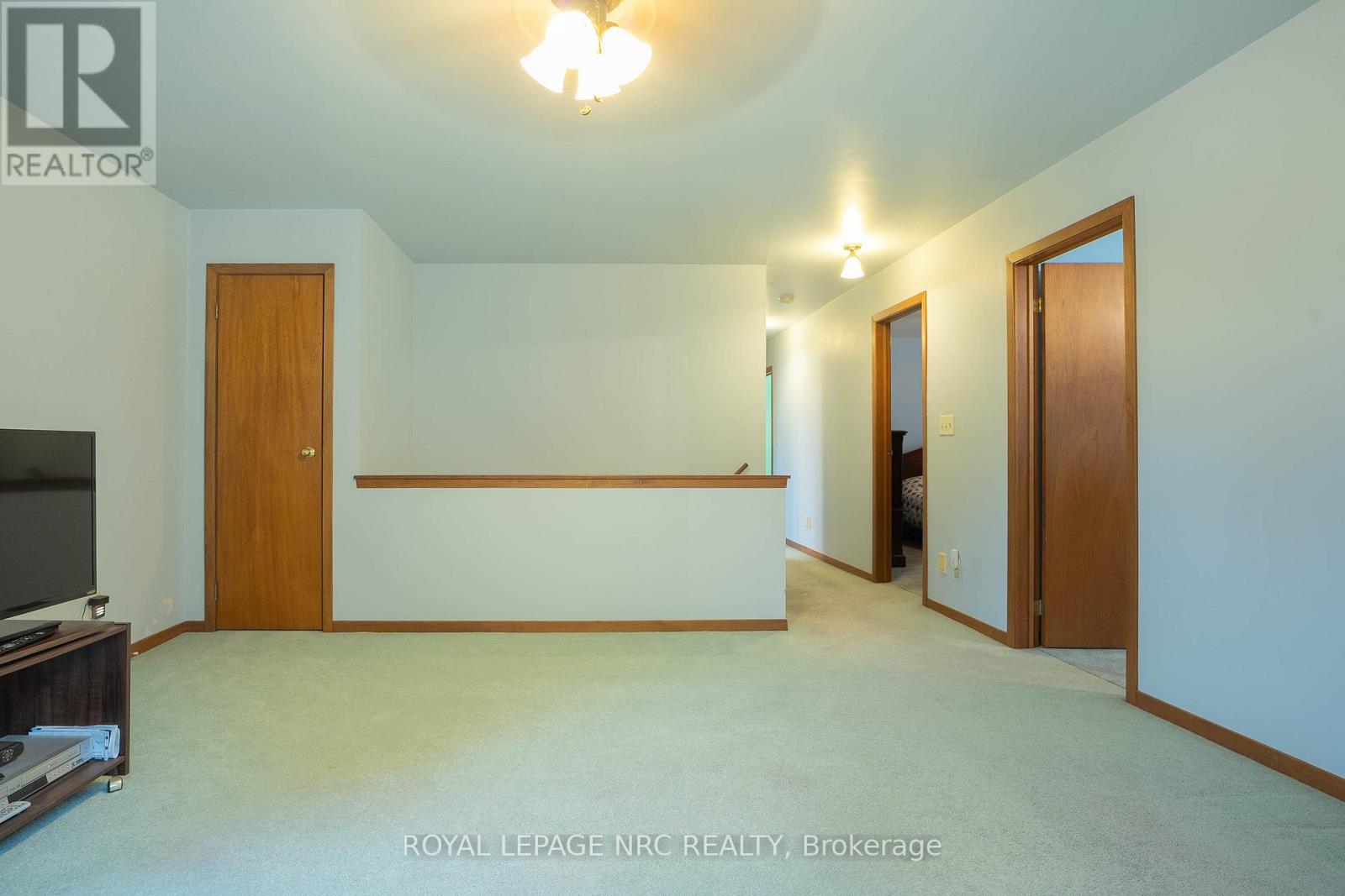 45 Ridgeway Road, Fort Erie (Crystal Beach), Ontario  L0S 1B0 - Photo 16 - X12841346