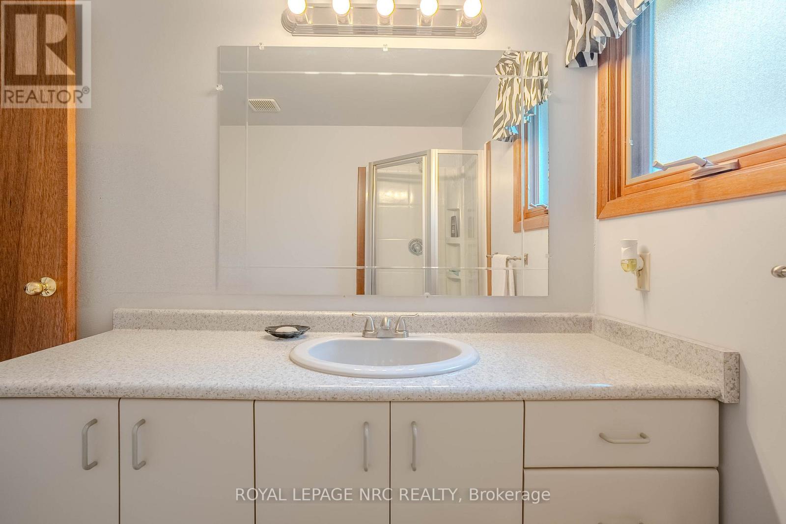 45 Ridgeway Road, Fort Erie (Crystal Beach), Ontario  L0S 1B0 - Photo 22 - X12841346