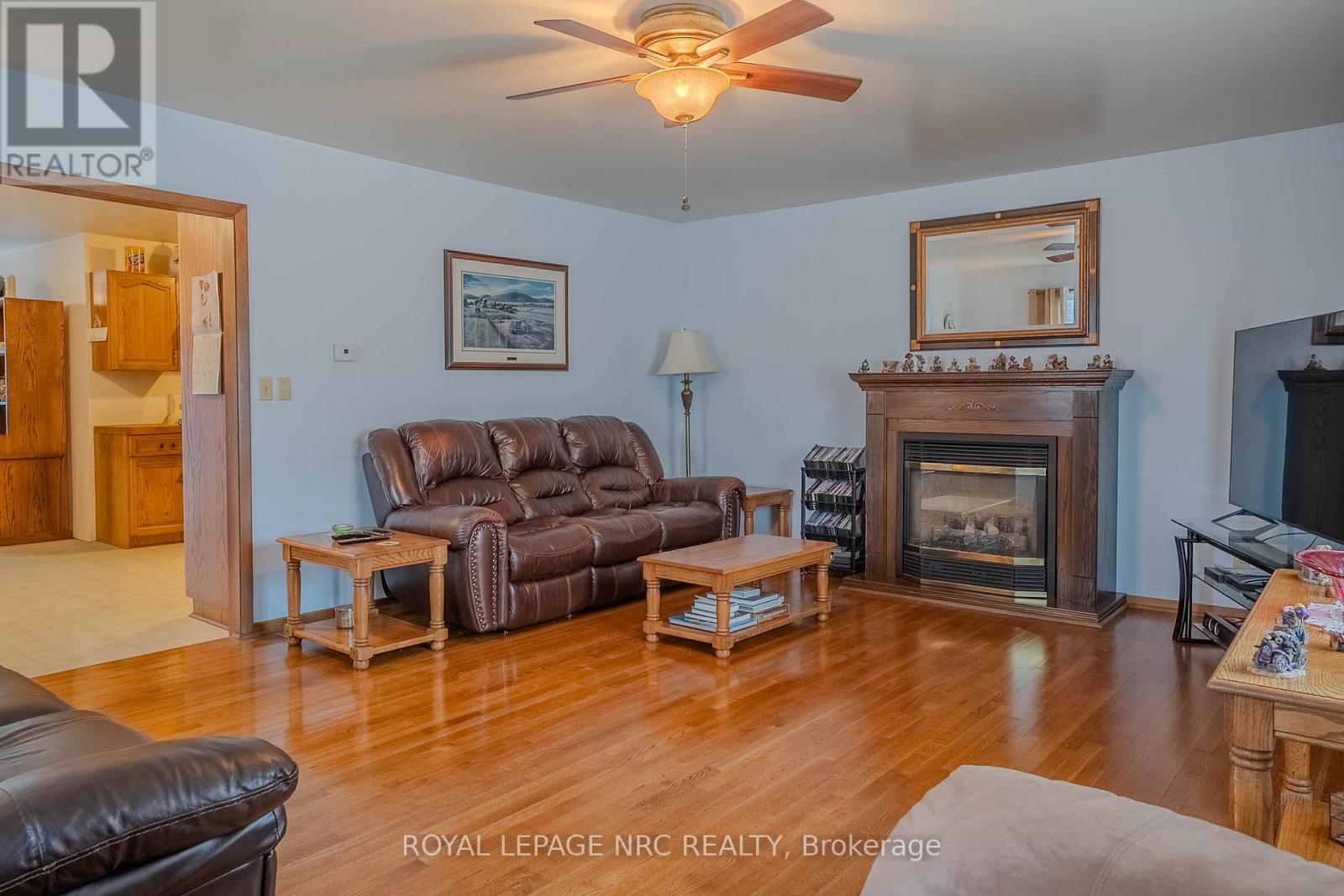 45 Ridgeway Road, Fort Erie (Crystal Beach), Ontario  L0S 1B0 - Photo 3 - X12841346