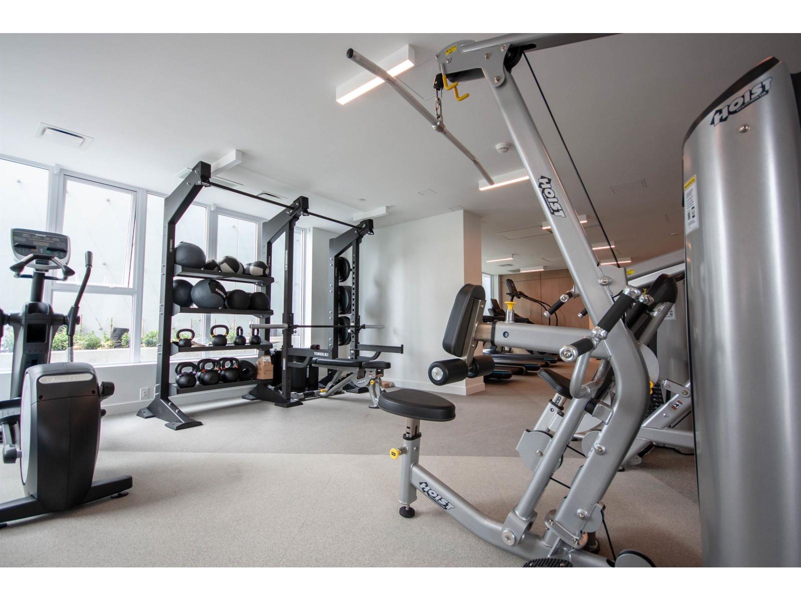 2107 13615 Fraser Highway, Surrey, British Columbia  V3T 0P7 - Photo 3 - R3095867