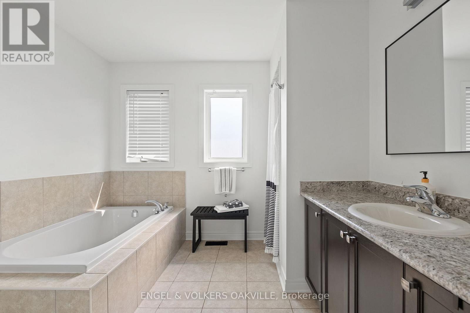 33 Sharpe Crescent, New Tecumseth (Tottenham), Ontario  L0G 1W0 - Photo 28 - N12842244