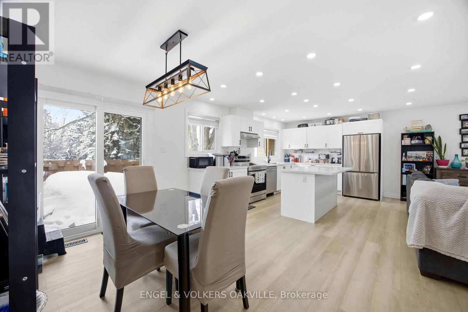 206 Yeates Avenue, Barrie (Painswick North), Ontario  L4N 4C6 - Photo 6 - S12842246