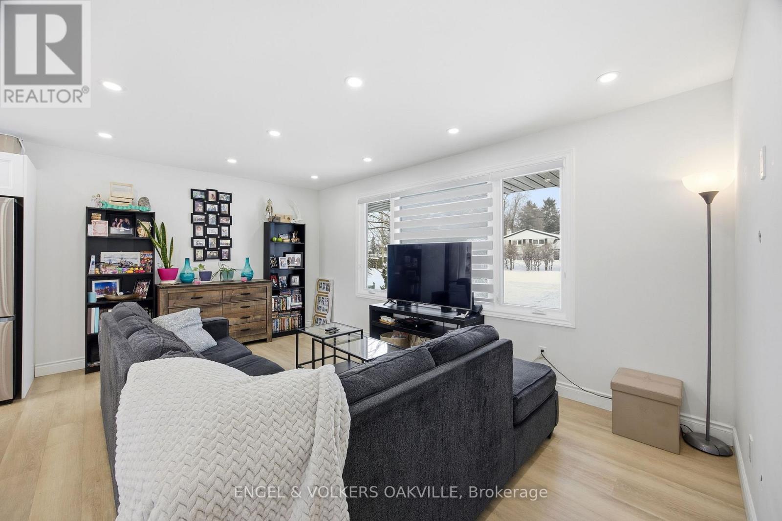 206 Yeates Avenue, Barrie (Painswick North), Ontario  L4N 4C6 - Photo 8 - S12842246