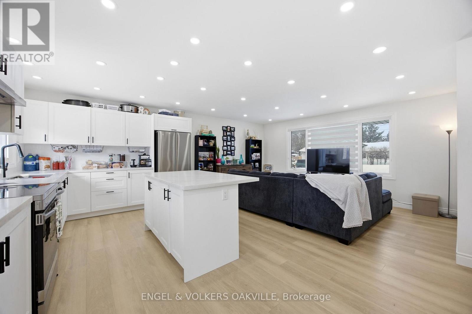 206 Yeates Avenue, Barrie (Painswick North), Ontario  L4N 4C6 - Photo 9 - S12842246