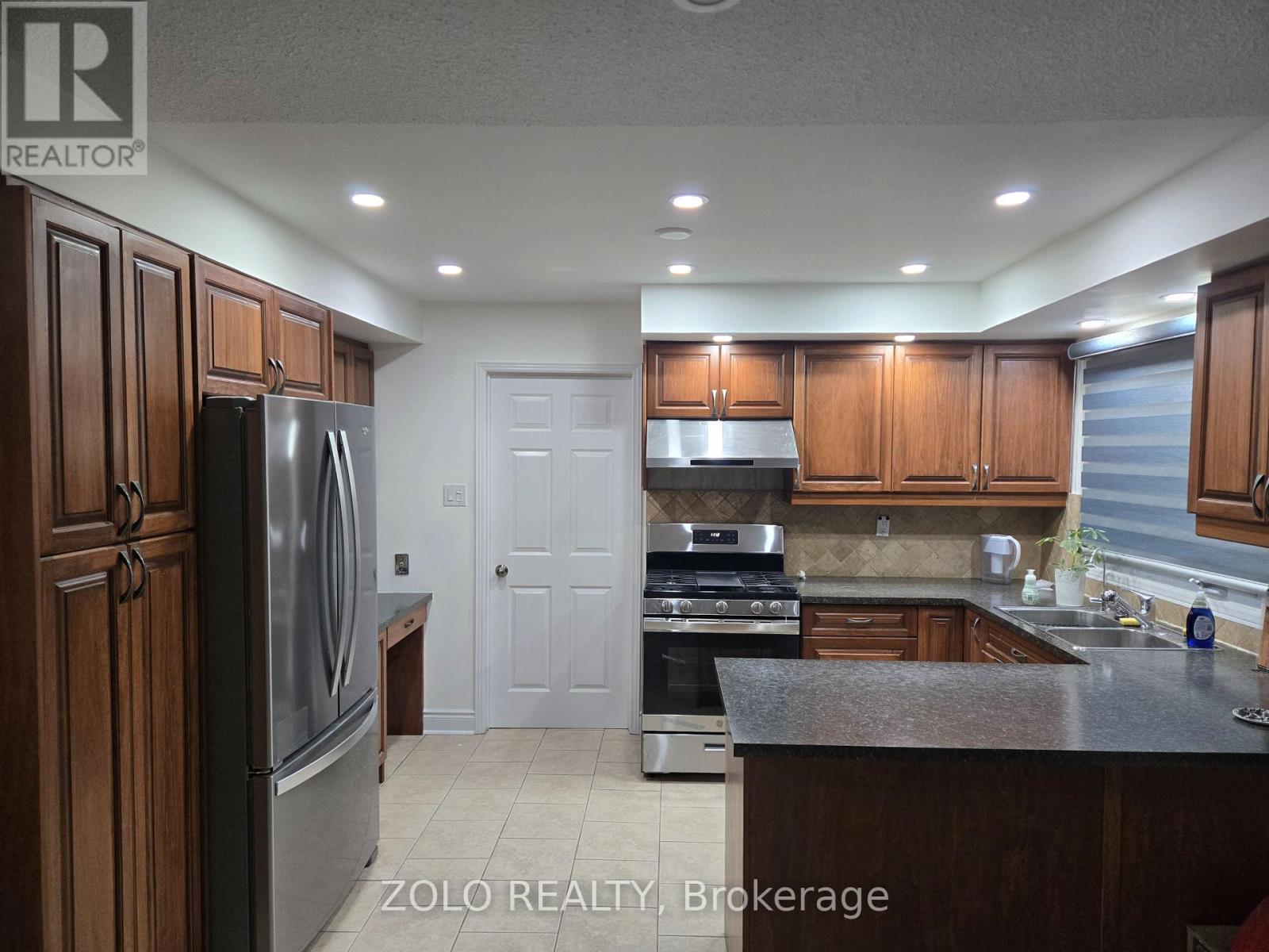 42 Boreham Circle, Brampton, Ontario  L6Z 1T4 - Photo 9 - W12842242