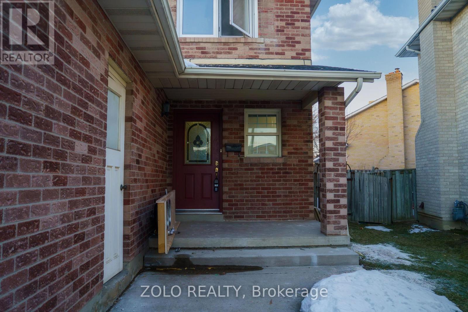 655 Paragon Place E, Mississauga, Ontario  L5B 2Z6 - Photo 3 - W12842254