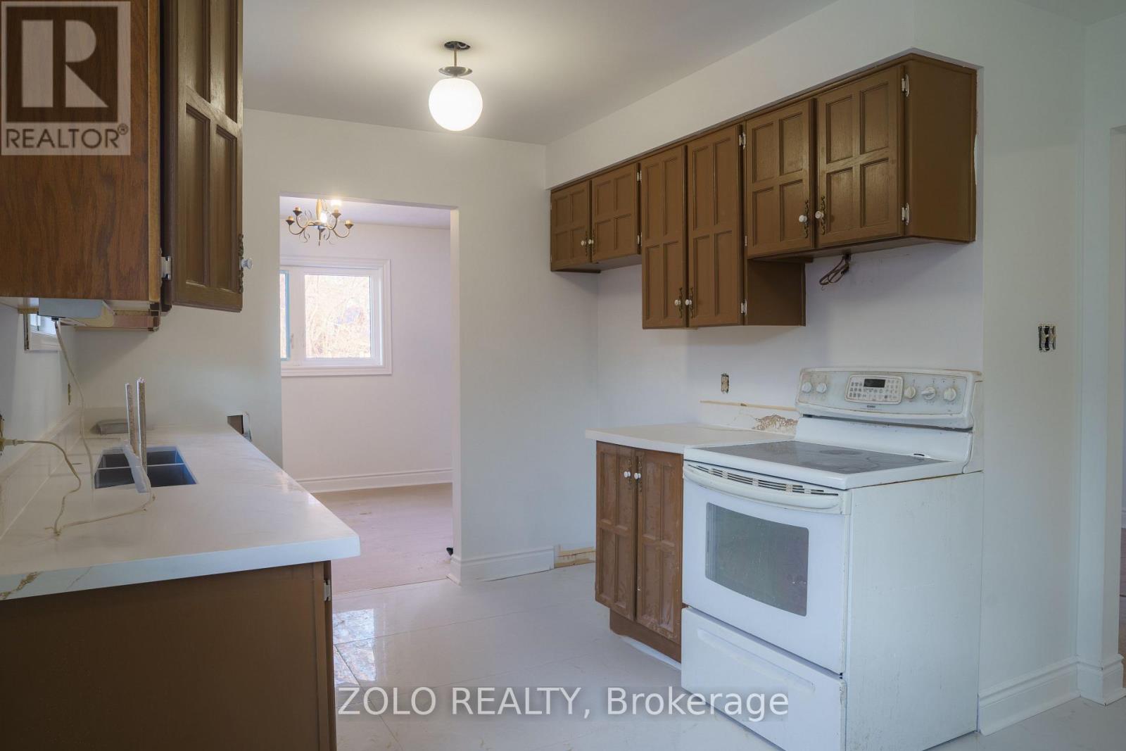 655 Paragon Place E, Mississauga, Ontario  L5B 2Z6 - Photo 9 - W12842254