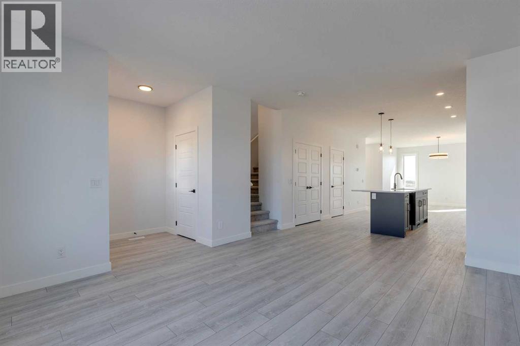 95 Southborough Crescent, Cochrane, Alberta T4C 3J3 - Photo 6 - A2285095