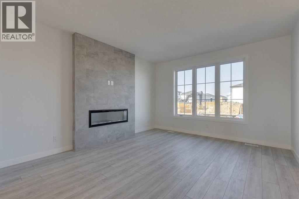 95 Southborough Crescent, Cochrane, Alberta T4C 3J3 - Photo 4 - A2285095