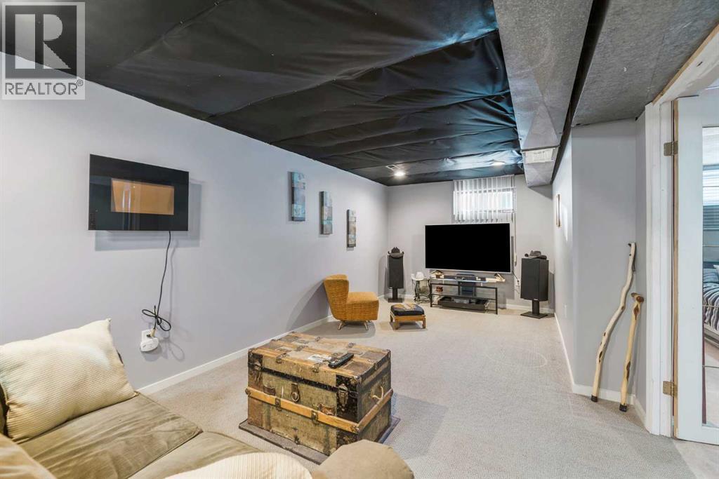 126 Springwood Drive Sw, Calgary, Alberta  T2W 0K5 - Photo 17 - A2288413