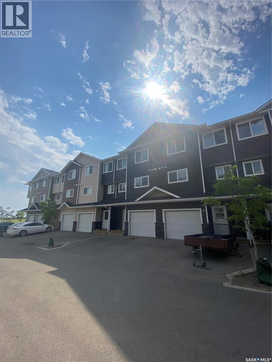 4 1060 Parr Hill Drive, Martensville, Saskatchewan  S0K 2T1 - Photo 5 - SK029588