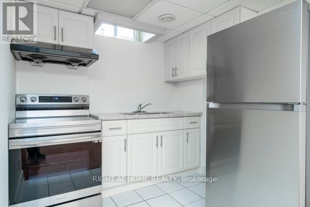 7438 Magistrate Terrace, Mississauga, Ontario  L5W 1L2 - Photo 9 - W12842280