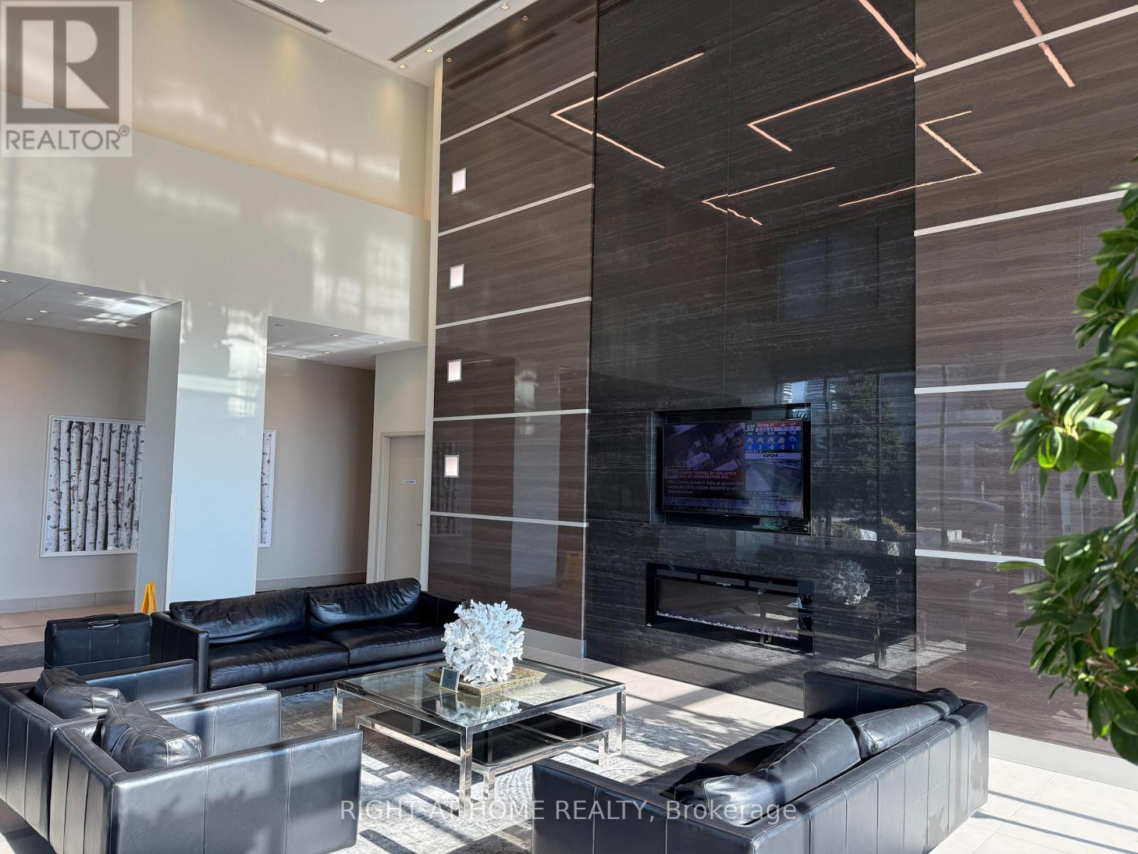 402 - 3975 Grand Park Drive, Mississauga, Ontario  L5B 0K4 - Photo 4 - W12842284