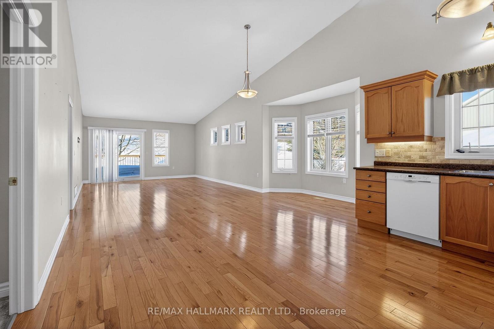 105 - 86 Village Crescent, Peterborough, Ontario  K9J 8S7 - Photo 11 - X12842296