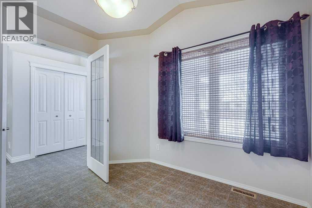 9 Assinger Avenue, Red Deer, Alberta T4R 3L1 - Photo 5 - A2289764