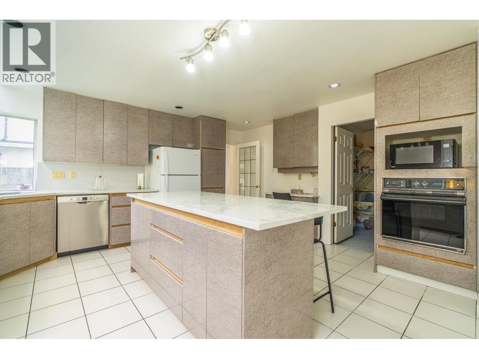 5611 Holt Avenue, Richmond, British Columbia  V7C 5C8 - Photo 12 - R3095832