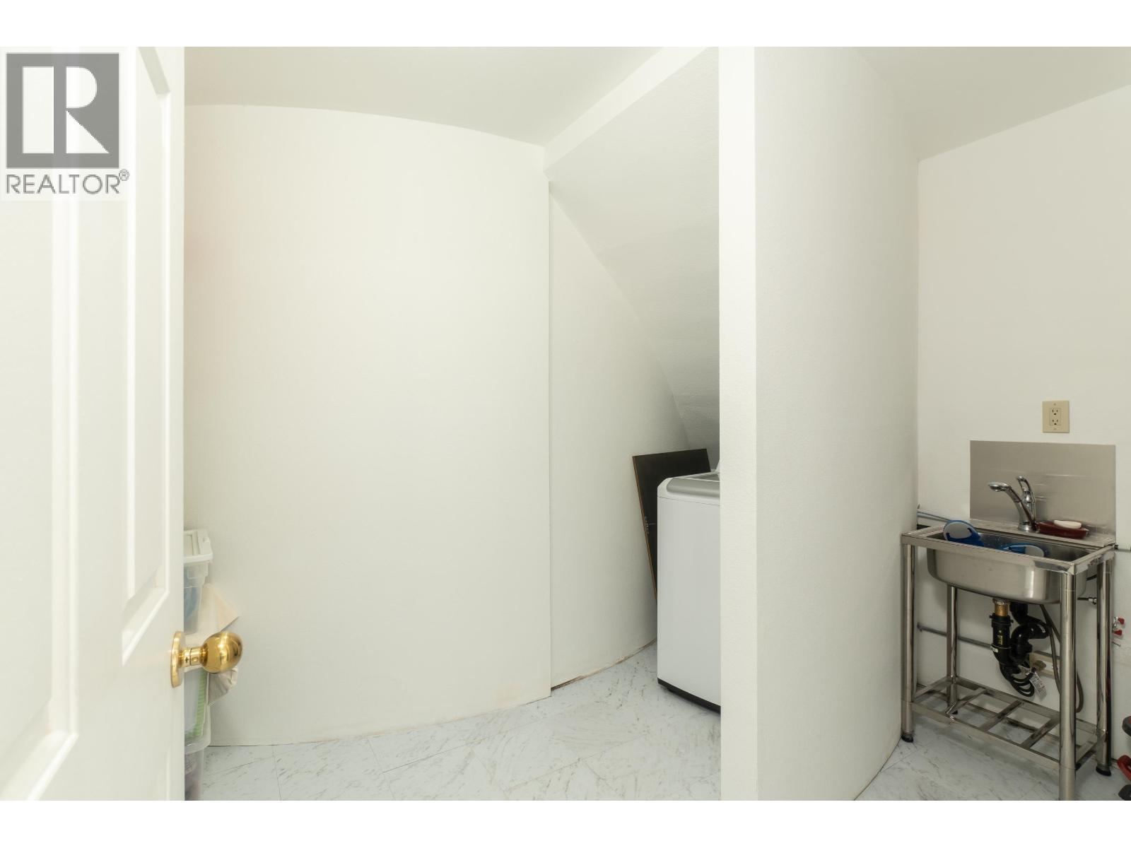 5611 Holt Avenue, Richmond, British Columbia  V7C 5C8 - Photo 32 - R3095832