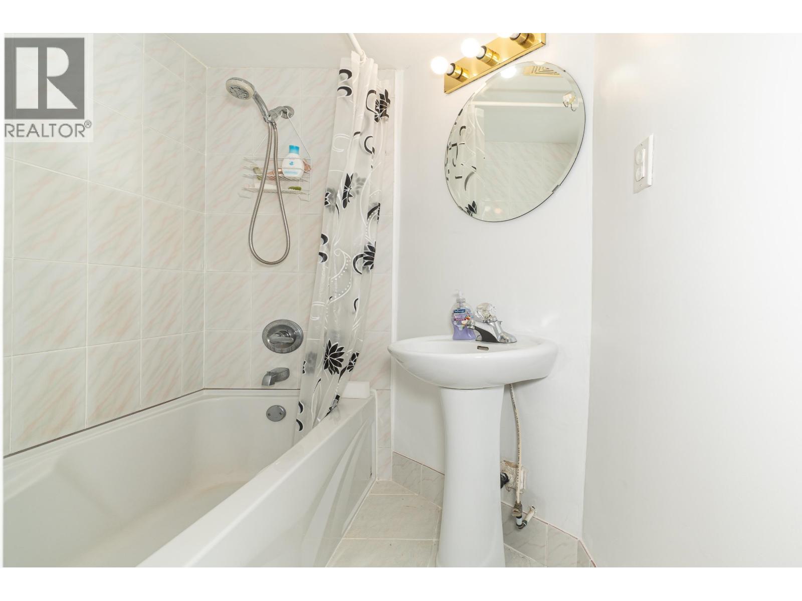 5611 Holt Avenue, Richmond, British Columbia  V7C 5C8 - Photo 34 - R3095832