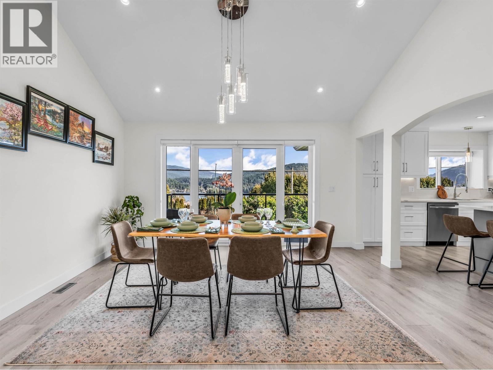 4254 Caddy Road, North Vancouver, British Columbia  V7G 1B7 - Photo 4 - R3095719