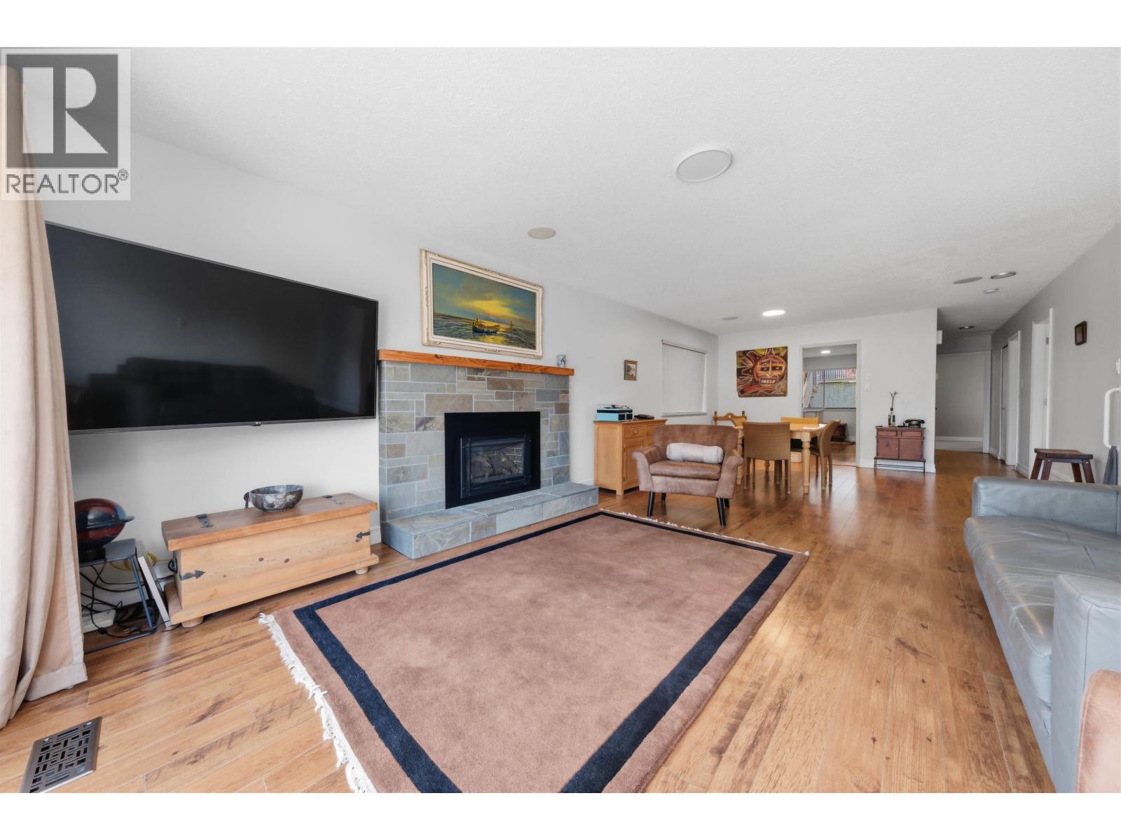 1911 Deep Cove Road, North Vancouver, British Columbia  V7G 1S7 - Photo 4 - R3095545