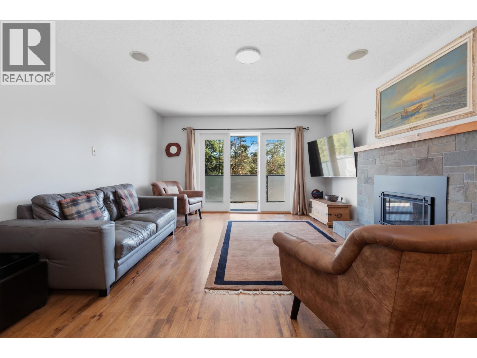 1911 Deep Cove Road, North Vancouver, British Columbia  V7G 1S7 - Photo 2 - R3095545