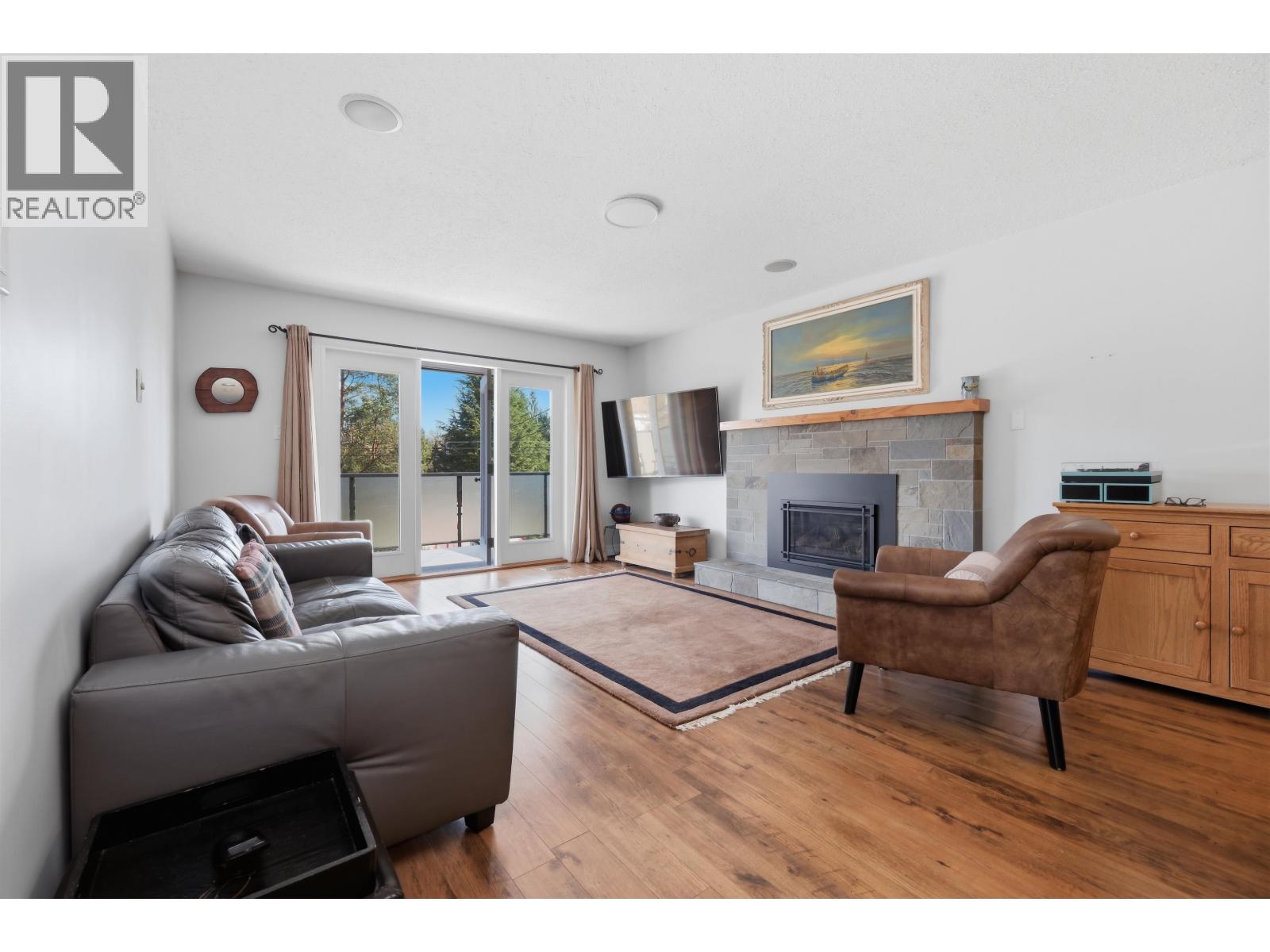 1911 Deep Cove Road, North Vancouver, British Columbia  V7G 1S7 - Photo 3 - R3095545