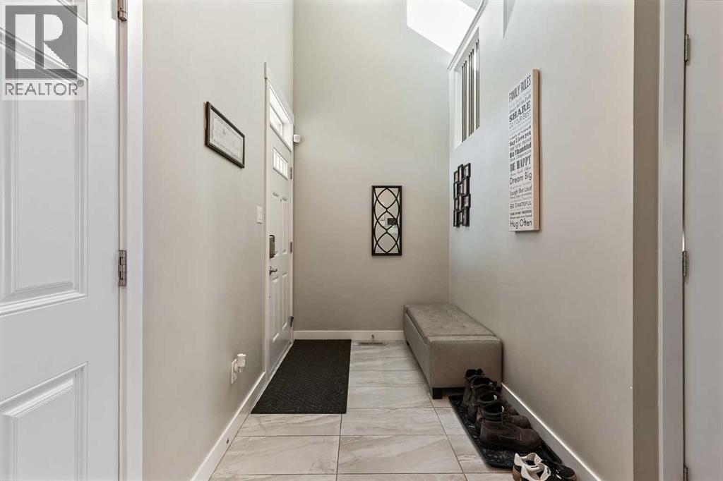 622 Moonlight Lane W, Lethbridge, Alberta  T1J 5M1 - Photo 2 - A2290047