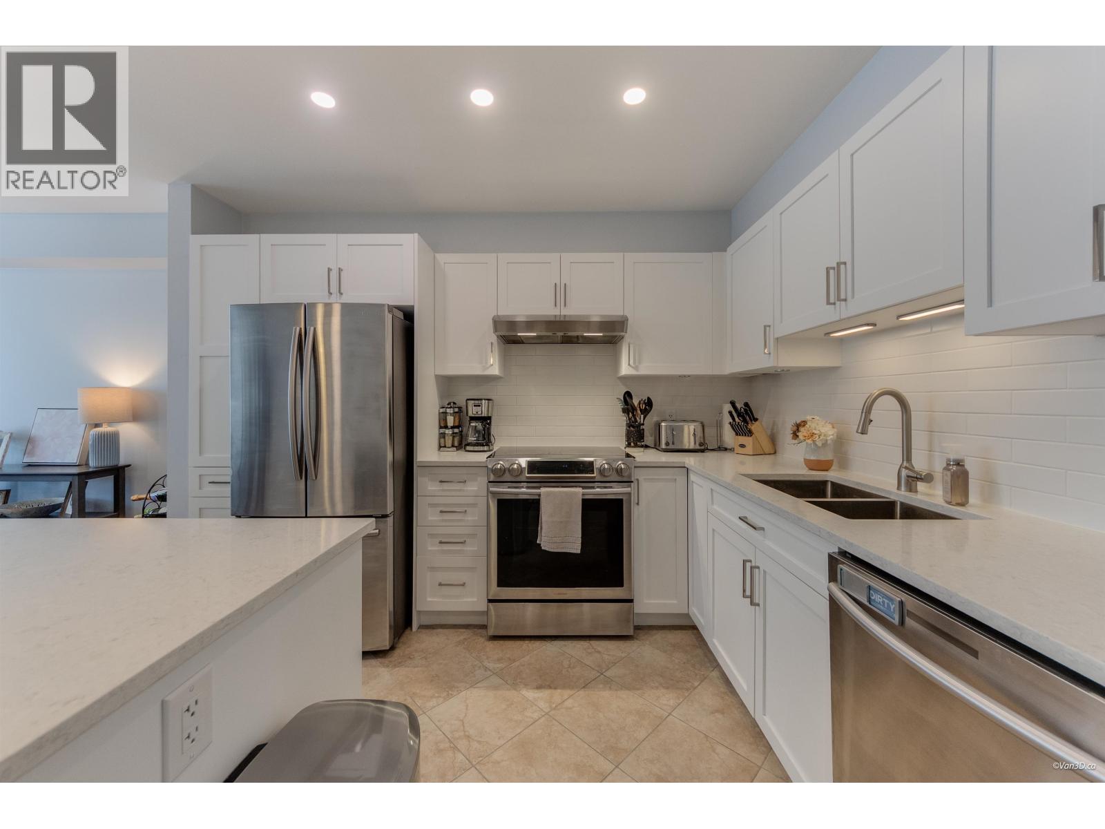 214 19677 Meadow Gardens Way, Pitt Meadows, British Columbia  V3Y 0A2 - Photo 4 - R3093952