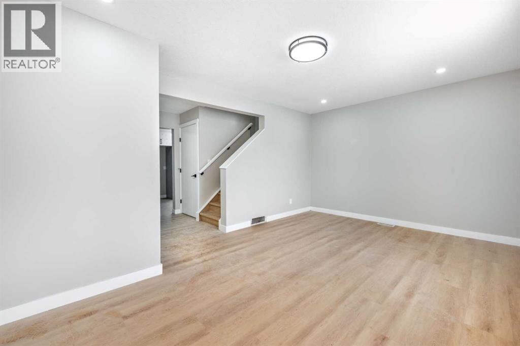 7616 27 Street Se, Calgary, Alberta  T2C 1E7 - Photo 2 - A2284734